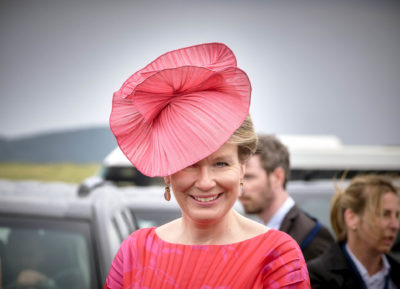un chapeau de la reine