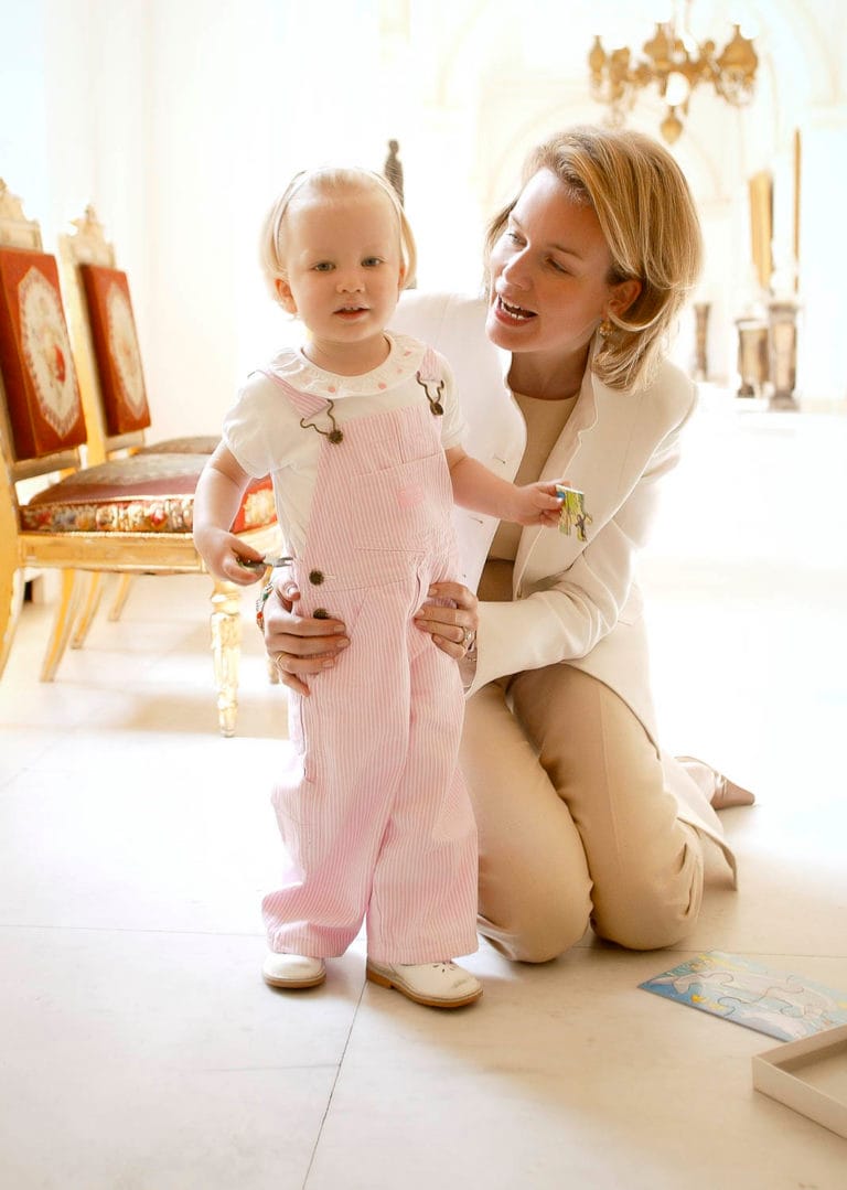 La reine M athilde avec la princesse Elisabeth