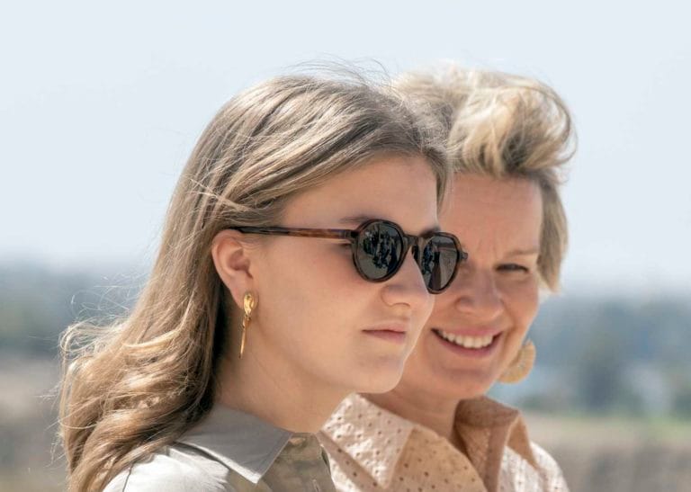 photos de la complicité entre la reine Mathilde et la princesse Elisabeth