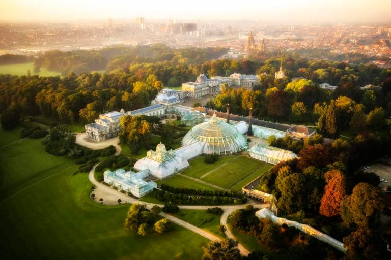 Les serres royales de Laeken vues du ciel